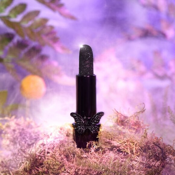 RETIRED Makeup Revolution Enchanted Kiss Lipstick - Black - Picture 2 of 9